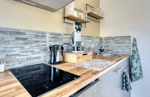 Jijona Apartment | Studio Apartment 'La Luna' with Mountain View, Wi-Fi and Air Conditioning