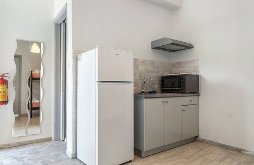 Zalongo Apartment | Studio Apartment 'Labros 1' with Mountain View, Wi-Fi and Air Conditioning