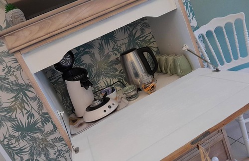 Fye Apartment | Studio Apartment 'Le Du Meslay' with Private Terrace, Shared Garden and Wi-Fi