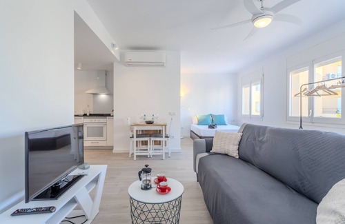 Bordils Apartment | Studio Apartment 'Loft Del Ter' with Wi-Fi and Air Conditioning