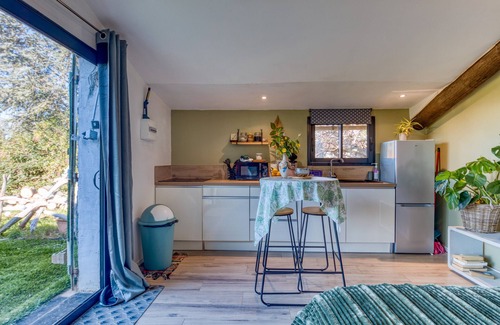 Arles Apartment | Studio Apartment 'Lovestudio Spa Privé Arles Campagne' with Private Terrace and Shared Garden