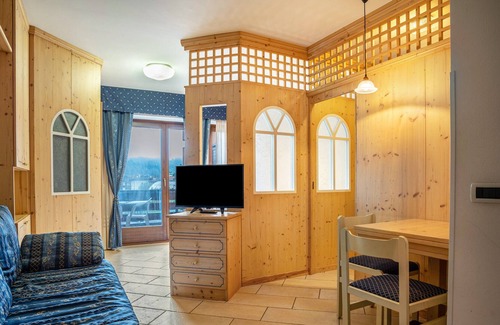 Ponte Arche Apartment | Studio Apartment 'Monolocale Turiterme' with Mountain View and Balcony