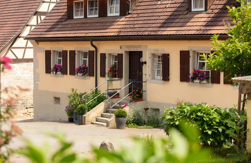 Gerabronn Apartment | Studio Apartment 'Mohn' with Shared Terrace, Shared Garden and Wi-Fi