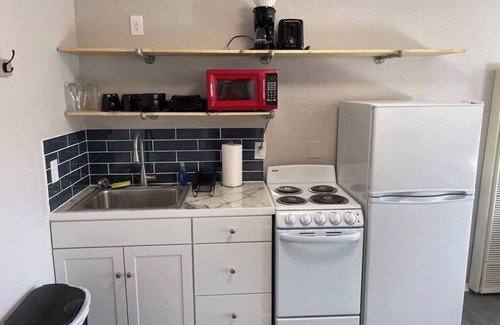 University Heights Apartment | Studio apartment Near UNM, Nob-Hill and downtown.