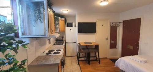 Hasselby Apartment | Studio apartment near metro and forest!