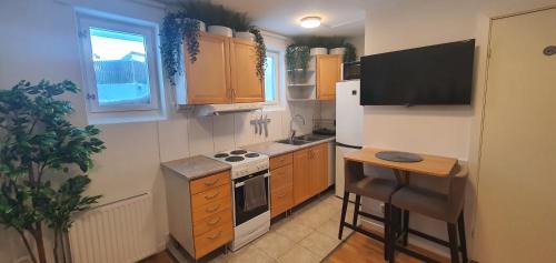 Hasselby Apartment | Studio apartment near metro and forest!