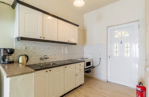 Agia Pelagia Chlomou Apartment | Studio Apartment 'Nikos Seaside 4' with Sea View, Wi-Fi and Air Conditioning