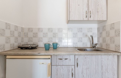 Mpatsi Apartment | Studio Apartment 'Nissea Studios' with Mountain View, Wi-Fi and Air Conditioning