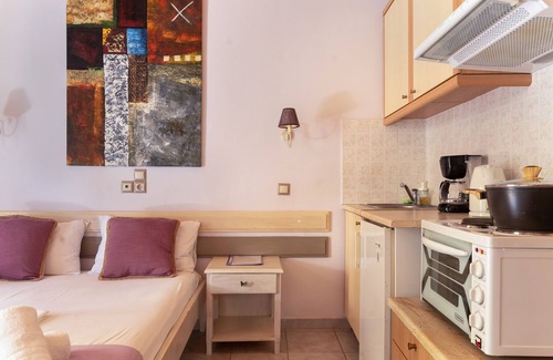 Kalamitsi Apartment | Studio Apartment 'Nontas Homes 37' with Mountain View, Wi-Fi and Air Conditioning