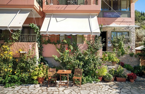 Kalamitsi Apartment | Studio Apartment 'Nontas Homes 37' with Mountain View, Wi-Fi and Air Conditioning