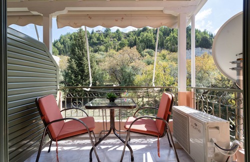 Kalamitsi Apartment | Studio Apartment 'Nontas Homes 37' with Mountain View, Wi-Fi and Air Conditioning
