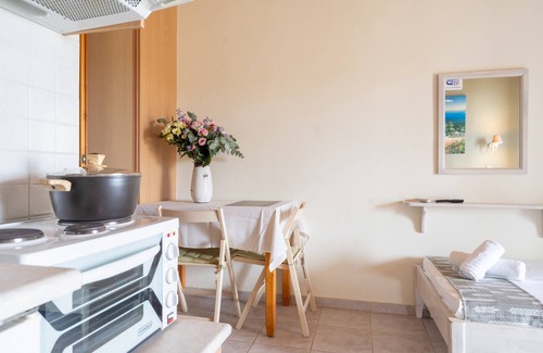 Kalamitsi Apartment | Studio Apartment 'Nontas Homes 31' with Sea View, Wi-Fi and Air Conditioning