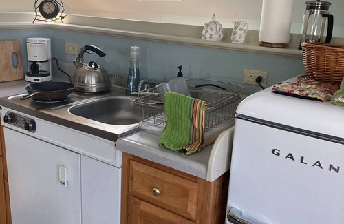 Lincolnville Apartment | Studio Apartment on lake near Camden, Maine.
