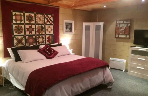 Amherst Bed & Breakfast | Studio apartment on a vineyard in the heart of the goldfields