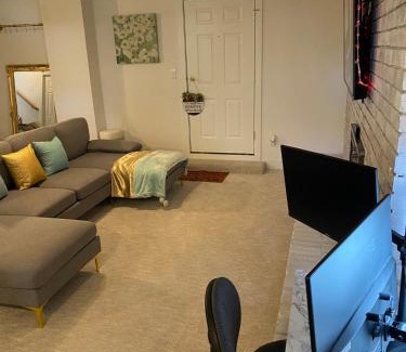Elko House | Studio Apartment on the Hill in Elko