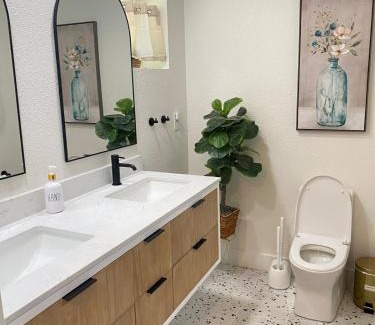 Elko House | Studio Apartment on the Hill in Elko