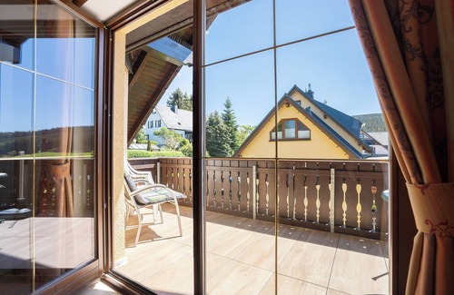 Pobershau Apartment | Studio Apartment 'Pension Bergblick - Ringmauer' with Mountain View, Balcony and Wi-Fi