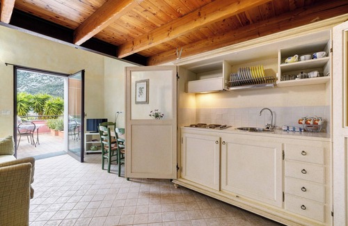 Toirano Apartment | Studio Apartment 'Pesco Agriturismo La Ferla' with Wi-Fi and Air Conditioning