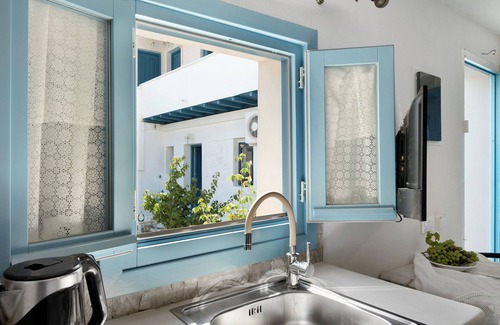 Amorgos Apartment | Studio Apartment 'Politimi N8' with Mountain View, Wi-Fi and Air Conditioning