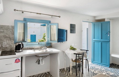 Amorgos Apartment | Studio Apartment 'Politimi N8' with Mountain View, Wi-Fi and Air Conditioning