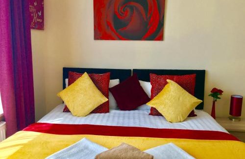 Cranbrook Apartment | Studio Apartment, Private Bathroom and Parking