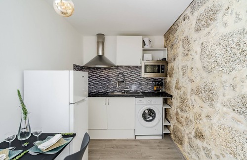 Rossas Apartment | Studio Apartment 'Quinta Do Bairro -' with Mountain View, Shared Pool and Wi-Fi