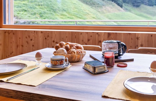 Stelvio Apartment | Studio Apartment 'Rumwaldhof Arnika' with Mountain View, Shared Terrace and Wi-Fi
