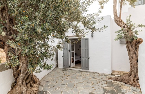 Vathi Apartment | Studio Apartment 'Sifnos 5' with Sea View, Wi-Fi and Air Conditioning