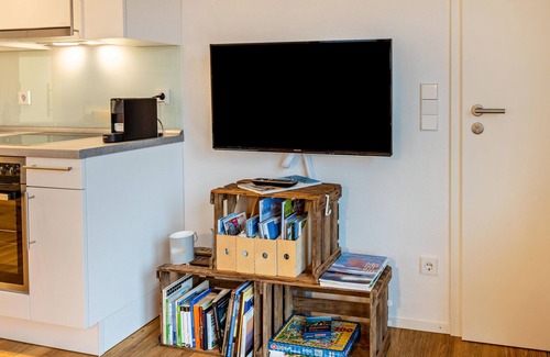 Iznang Apartment | Studio Apartment 'Sonnenhalde' with Lake View, Private Terrace and Wi-Fi