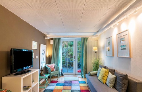 Geretsried Apartment | Studio Apartment 'Souterrain' with Shared Terrace, Shared Garden and Wi-Fi