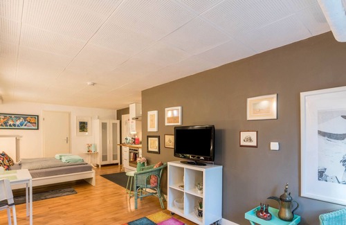 Geretsried Apartment | Studio Apartment 'Souterrain' with Shared Terrace, Shared Garden and Wi-Fi