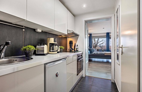 Region Hannover District Apartment | Studio Apartment 'Steuerbordkajüte' with Shared Garden, Balcony and Wi-Fi