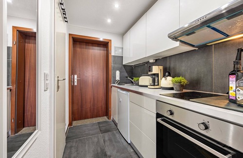 Region Hannover District Apartment | Studio Apartment 'Steuerbordkajüte' with Shared Garden, Balcony and Wi-Fi