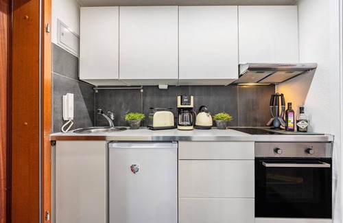 Region Hannover District Apartment | Studio Apartment 'Steuerbordkajüte' with Shared Garden, Balcony and Wi-Fi