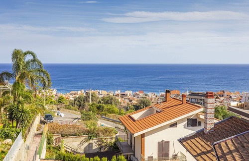 Furci Siculo House | Studio Apartment 'The Amphora Lodging' with Sea View, Wi-Fi and Air Conditioning