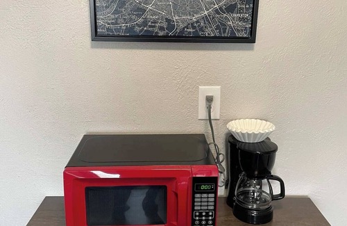 University Heights Apartment | Studio apartment w/balcony-Nob Hill, UNMH, Pres Hosp.
