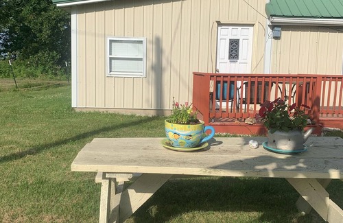 Salem Apartment | Studio Apartment with full kitchen sleeps 4