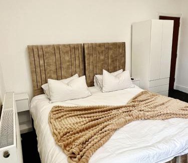 Colne Apartment | studio apartment with small kitchen and bathroom