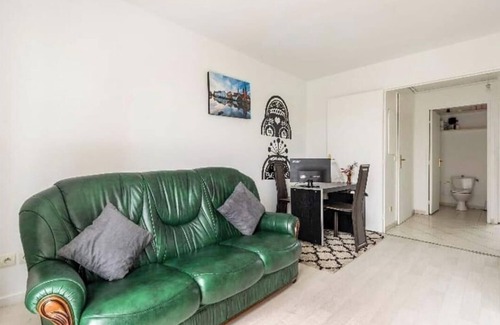 Pierrefitte-sur-Seine Apartment | Studio Appartment with Office,wifi,parking,balcony