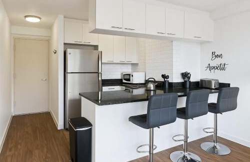 East Hyde Park Apartment | Studio Apt Comfy & Sunlit - Algonquin 5A