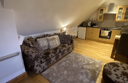 Whitstable Apartment | Studio apt, parking, close walk to beach and town.