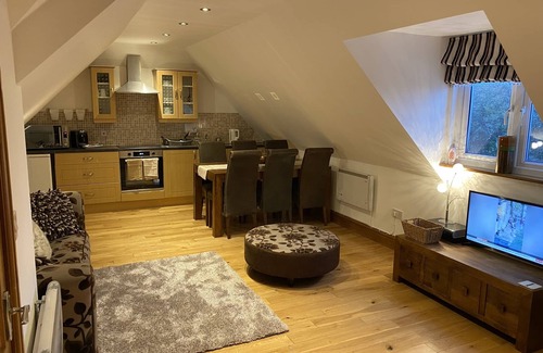 Whitstable Apartment | Studio apt, parking, close walk to beach and town.