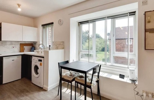 Harlington Apartment | Studio Apt Perfect Blend of Comfort and Style