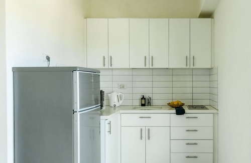 Tel Aviv Apartment | Studio apt w balcony and Kitchen