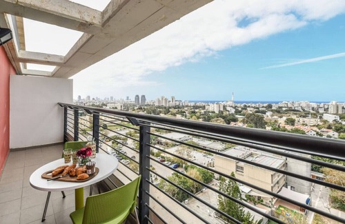 Tel Aviv Apartment | Studio apt w balcony and Kitchen