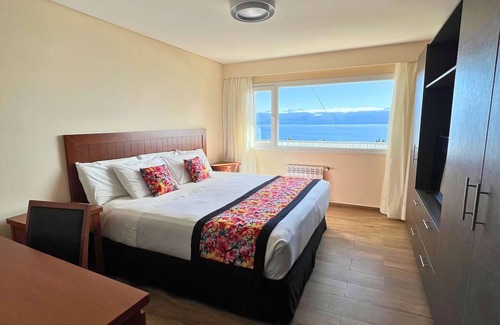San Carlos de Bariloche Hotel | Studio Apartment with Lake View Close to Top Attractions & Beaches in Bariloche