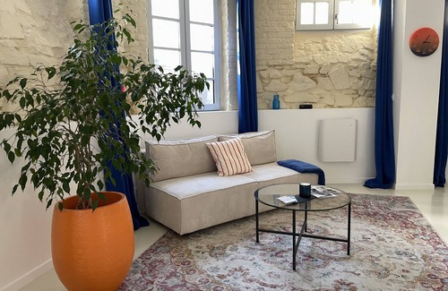 Quartier de France Apartment | Studio Arty en Sous-sol Niché au Cœur dun Immeuble Remarquable Face aux Parcs!