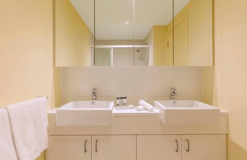 Chinatown Apartment | Studio at Lonsdale Street Melbourne