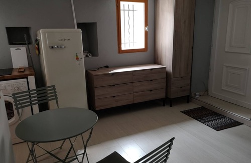 Reilhanette Apartment | Studio at the foot of Ventoux and near the spa town of Montbrun les Bains