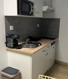 Florentin-la-Capelle Apartment | Studio au bord de la rivière
